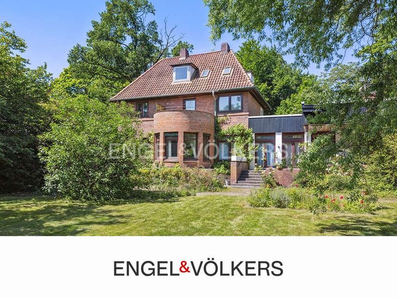 Rarität im Villenviertel: Rotklinkervilla mit traumhaftem Grundstück in Bestlage